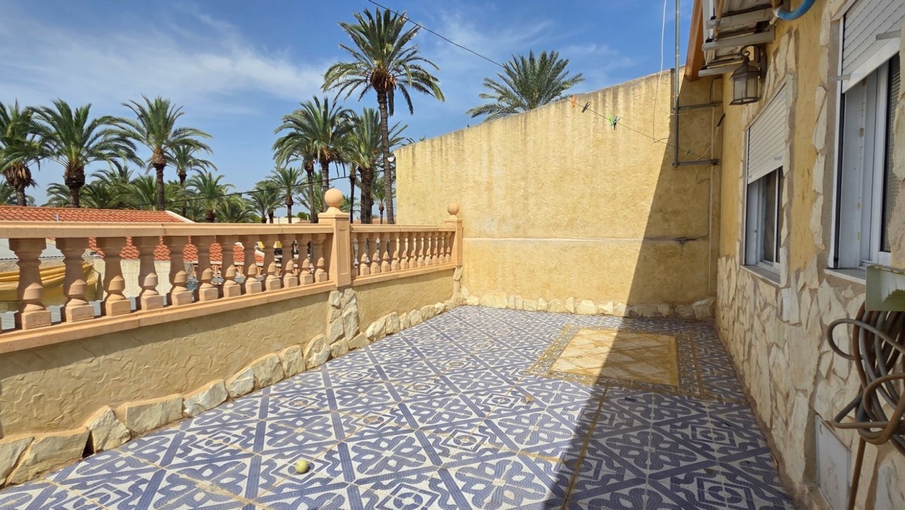 Resale - Townhouse - San Isidro