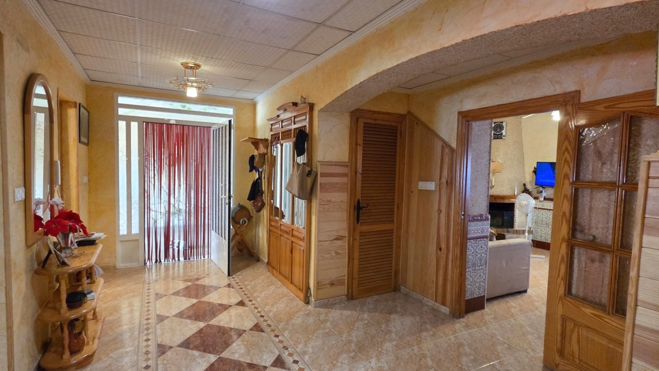 Resale - Townhouse - San Isidro