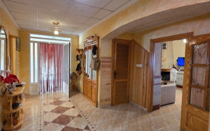 Resale - Townhouse - San Isidro