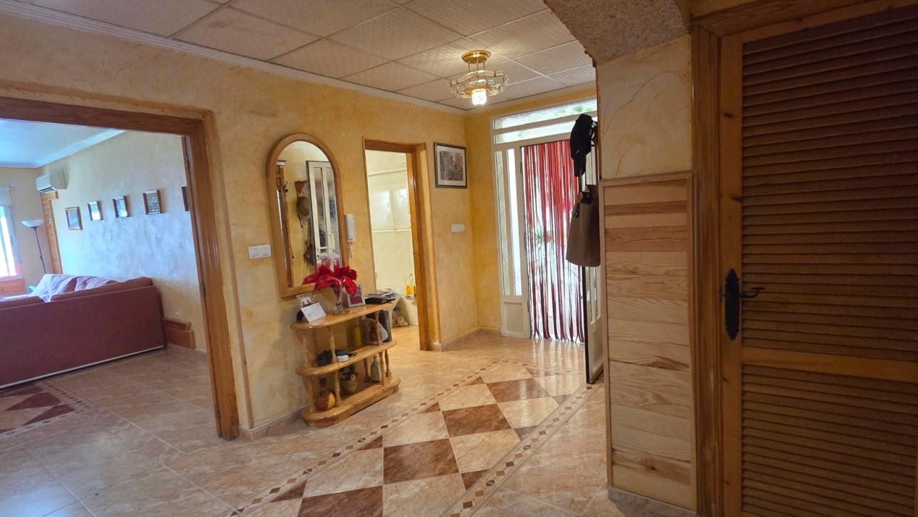 Resale - Townhouse - San Isidro