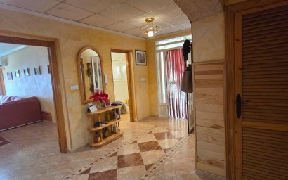 Resale - Townhouse - San Isidro