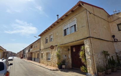 Resale - Townhouse - San Isidro