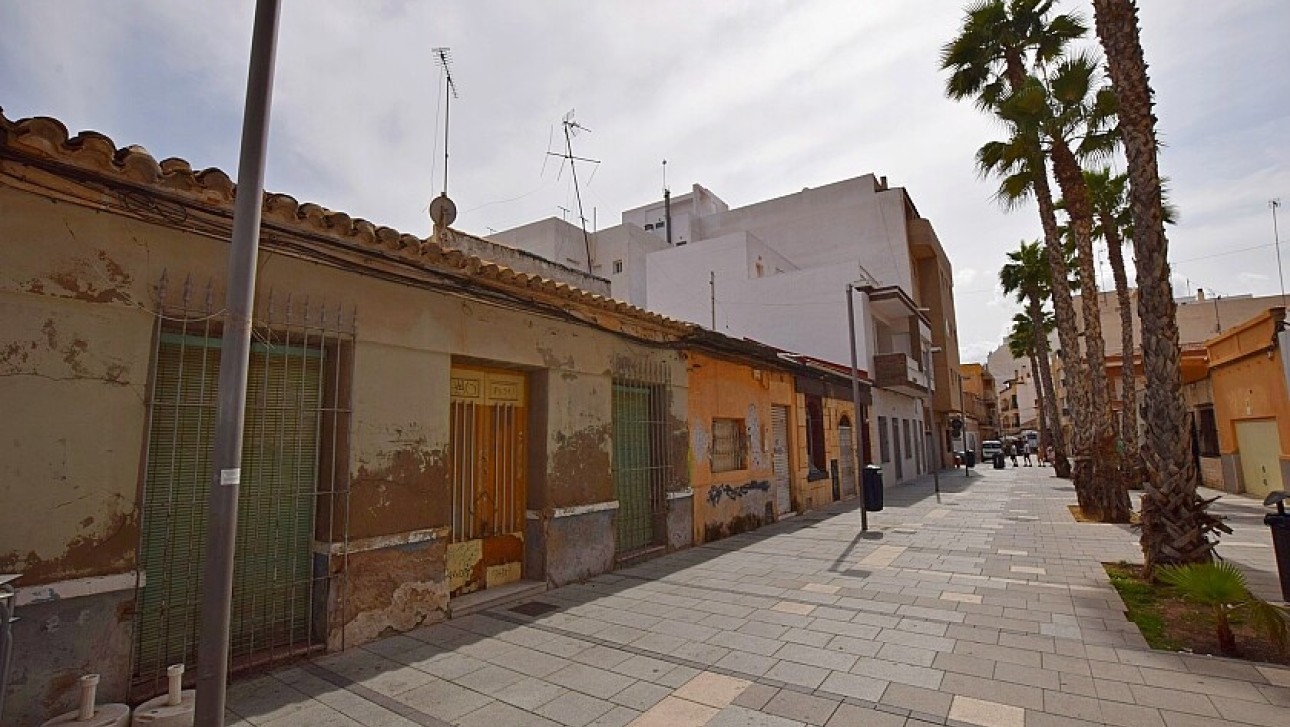Resale - Land - Torrevieja - Paseo de Torrevieja