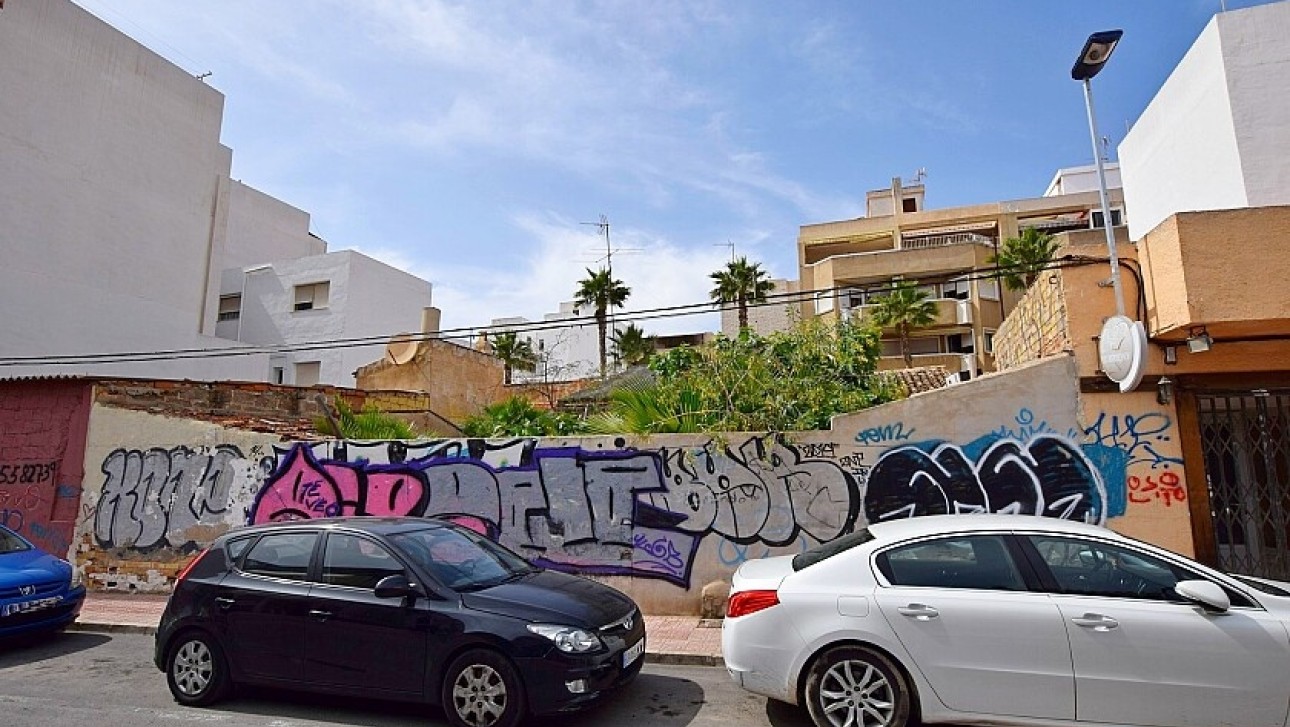 Resale - Land - Torrevieja - Paseo de Torrevieja