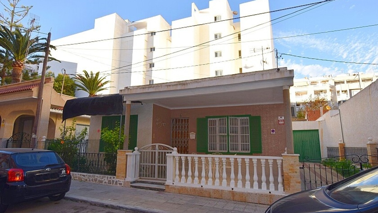 Resale - Villa - Torrevieja - Playa del Cura