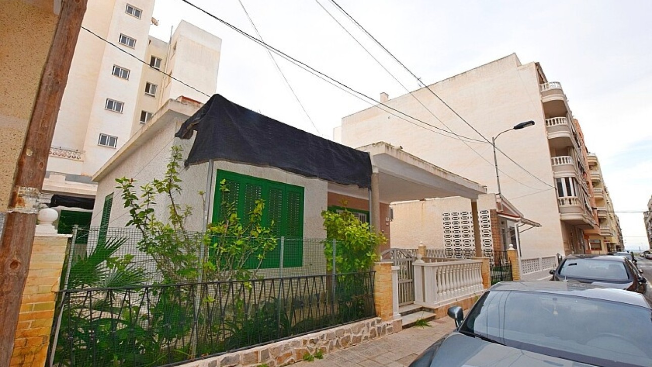 Resale - Villa - Torrevieja - Playa del Cura