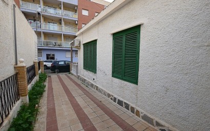 Resale - Villa - Torrevieja - Playa del Cura