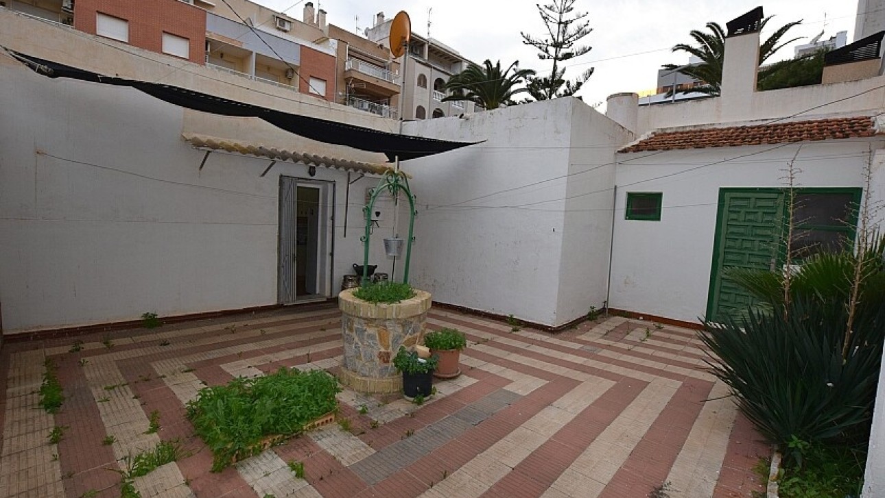 Resale - Villa - Torrevieja - Playa del Cura