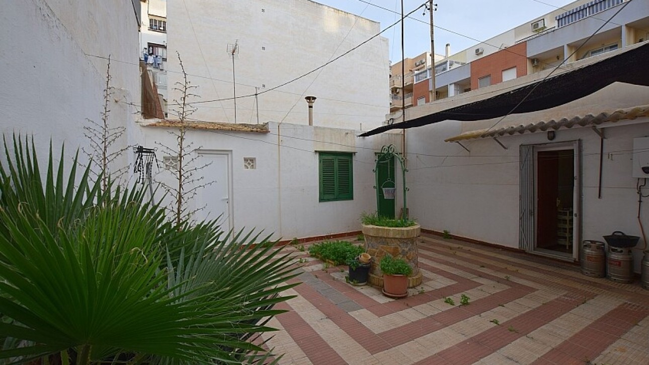 Resale - Villa - Torrevieja - Playa del Cura
