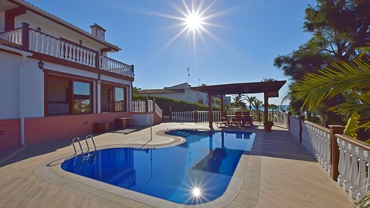Resale - Villa - Orihuela Costa