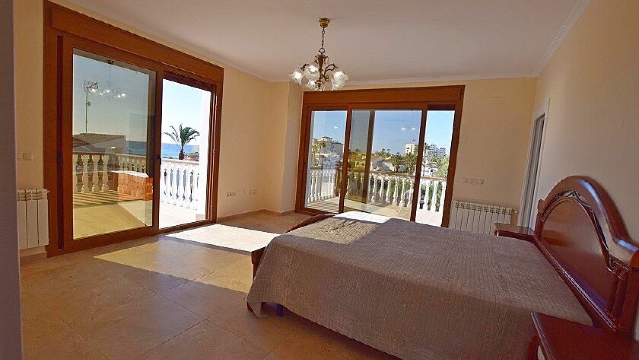 Resale - Villa - Orihuela Costa