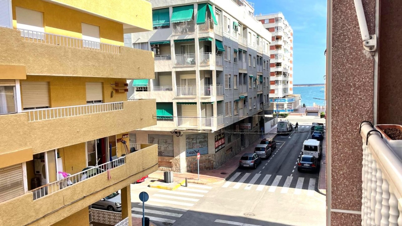 Herverkoop - Apartment - Torrevieja - Playa del Acequión