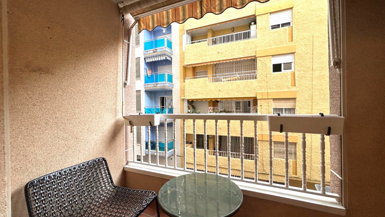Herverkoop - Apartment - Torrevieja - Playa del Acequión