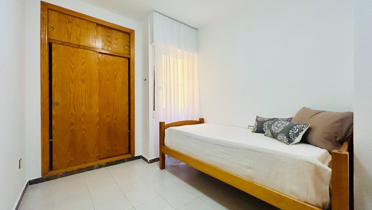 Resale - Apartment - Torrevieja - Playa de los Locos