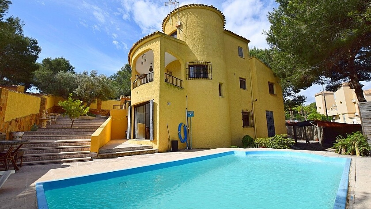 Resale - Villa - Orihuela Costa - Villamartin area