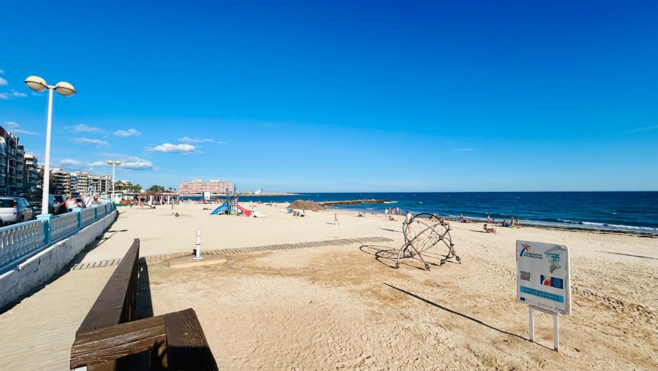 Resale - Apartment - Torrevieja - Playa de los Locos