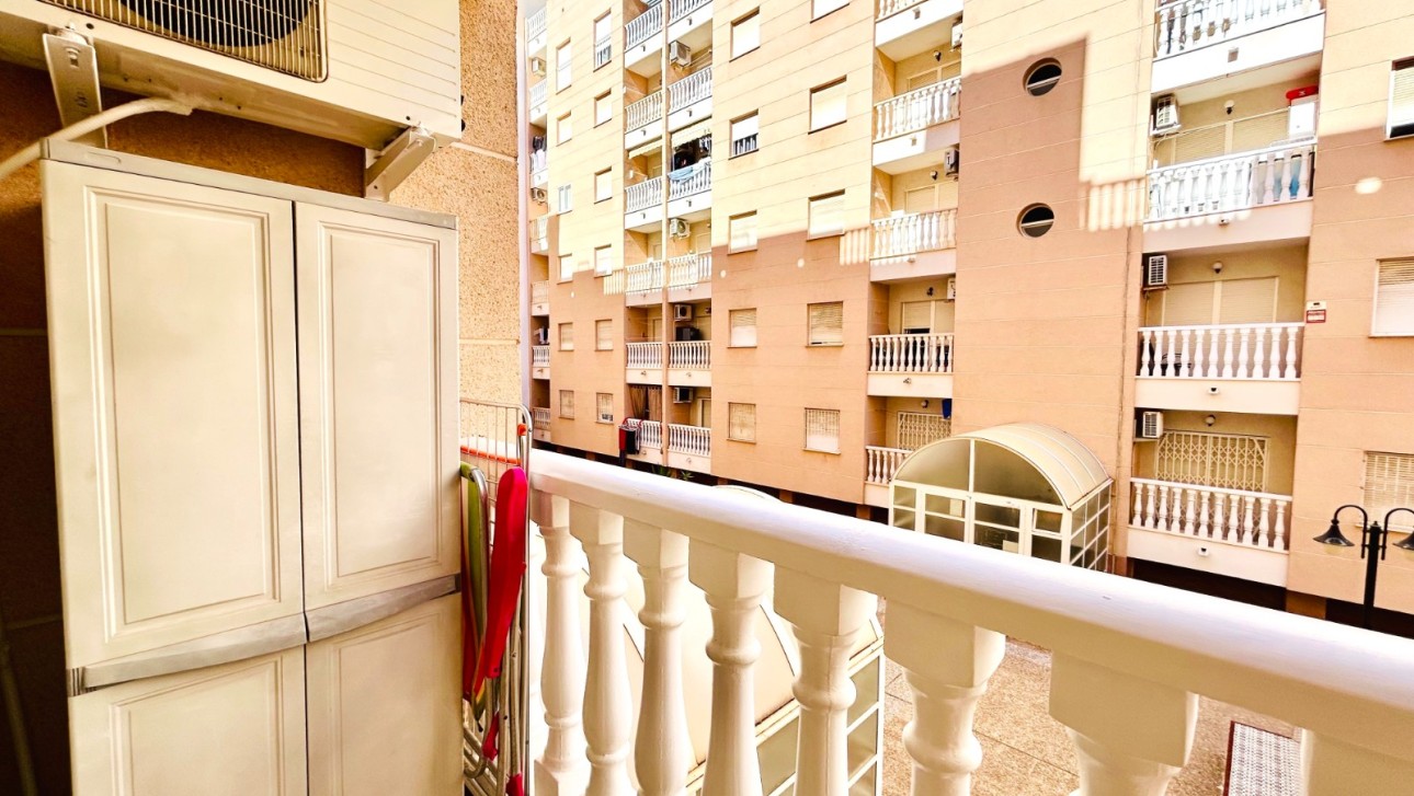 Resale - Apartment - Torrevieja - Centro