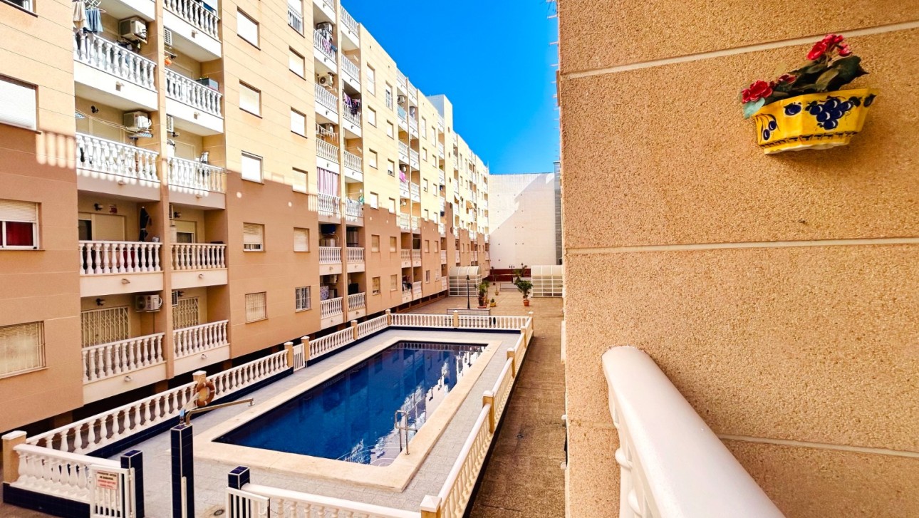 Resale - Apartment - Torrevieja - Centro