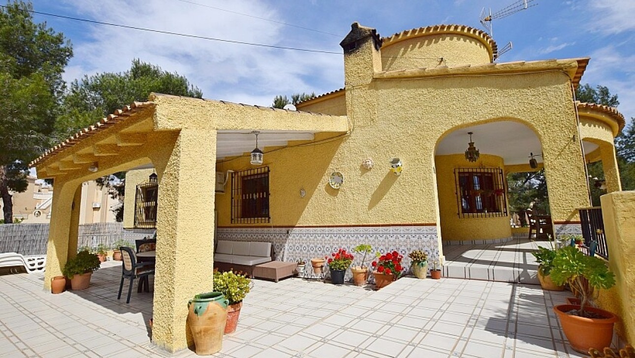 Resale - Villa - Orihuela Costa - Villamartin area