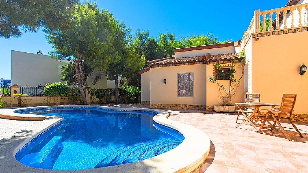 Resale - Villa - Punta Prima