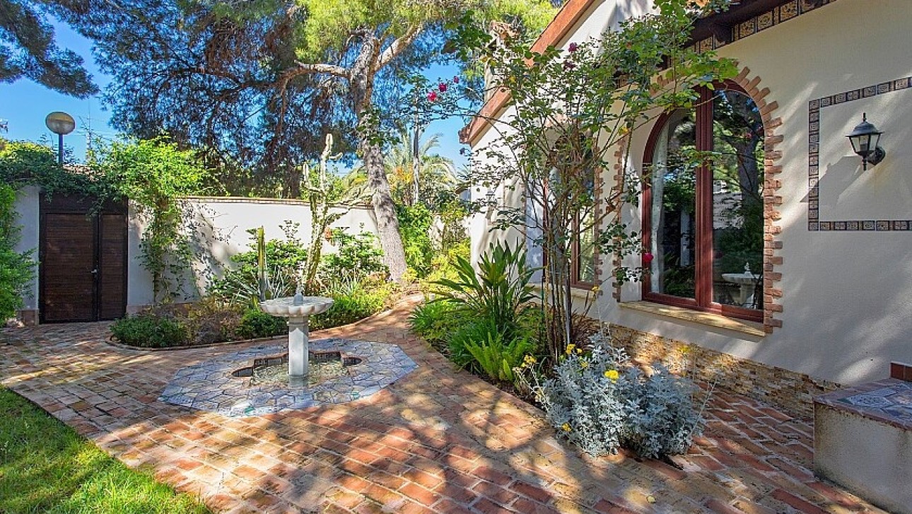Resale - Villa - Punta Prima