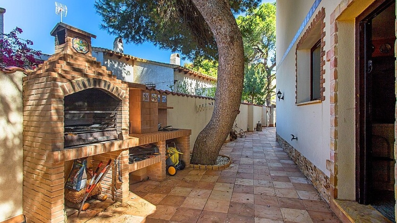Resale - Villa - Punta Prima