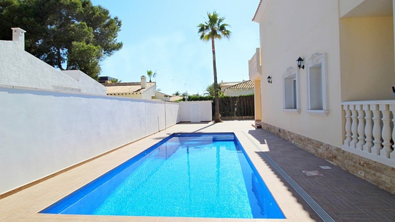 Resale - Villa - Orihuela Costa - Cabo Roig
