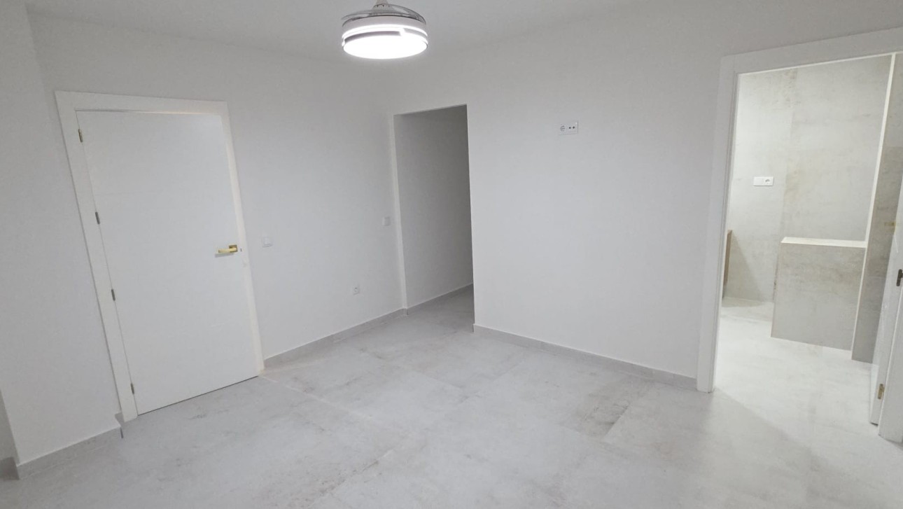 Herverkoop - Apartment - Torrevieja - Playa del Acequión