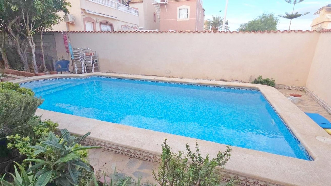 Reventa - Villa - Torrevieja - Calas - norte ciudad
