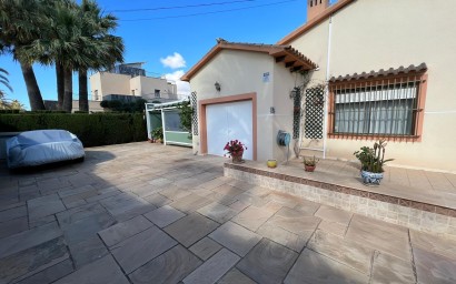 Resale - Villa - Cabo Roig