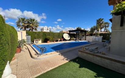 Resale - Villa - Cabo Roig