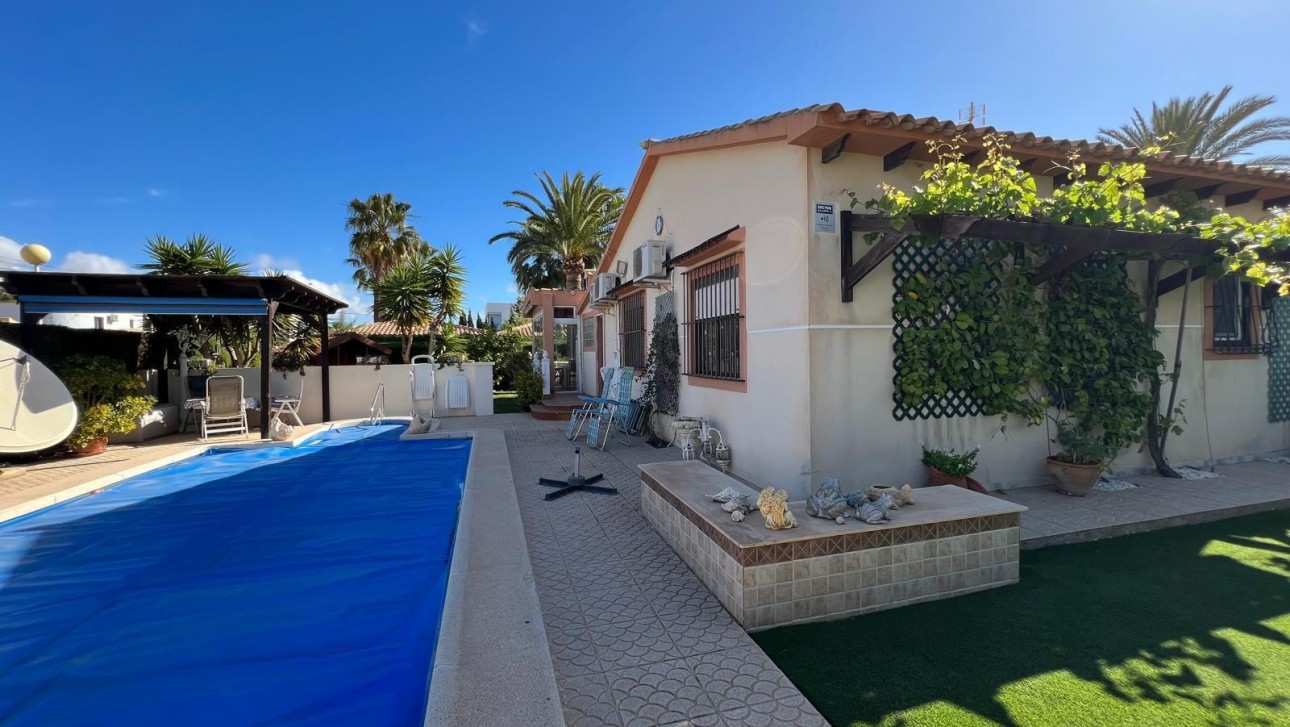 Resale - Villa - Cabo Roig