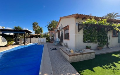Resale - Villa - Cabo Roig