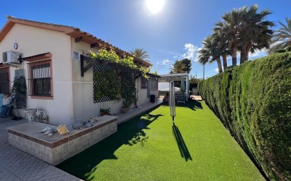 Resale - Villa - Cabo Roig