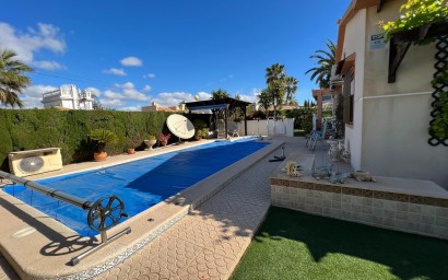 Resale - Villa - Cabo Roig