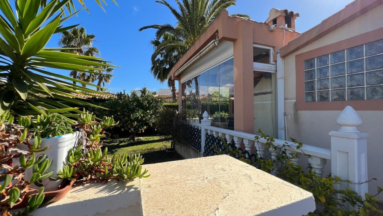 Resale - Villa - Cabo Roig