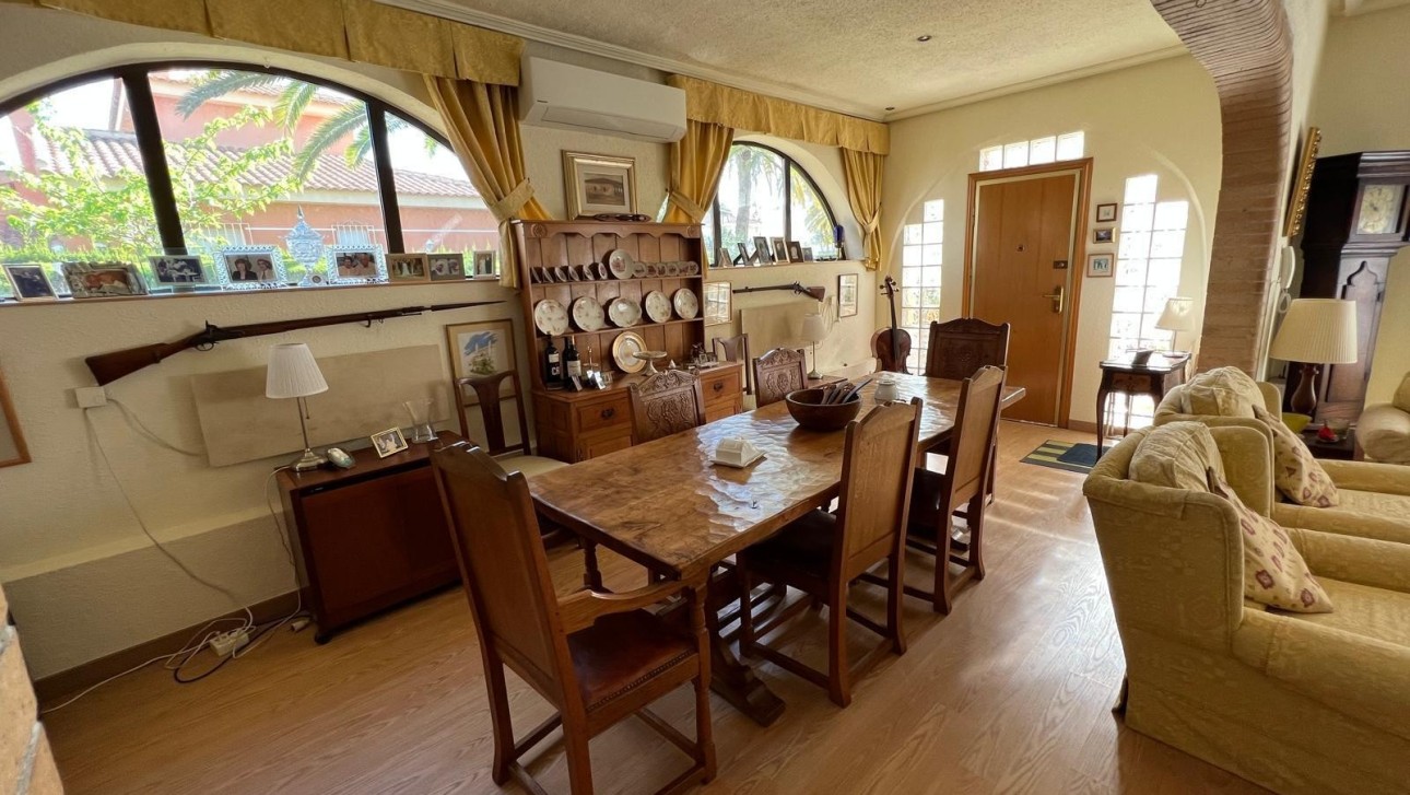 Resale - Villa - Cabo Roig