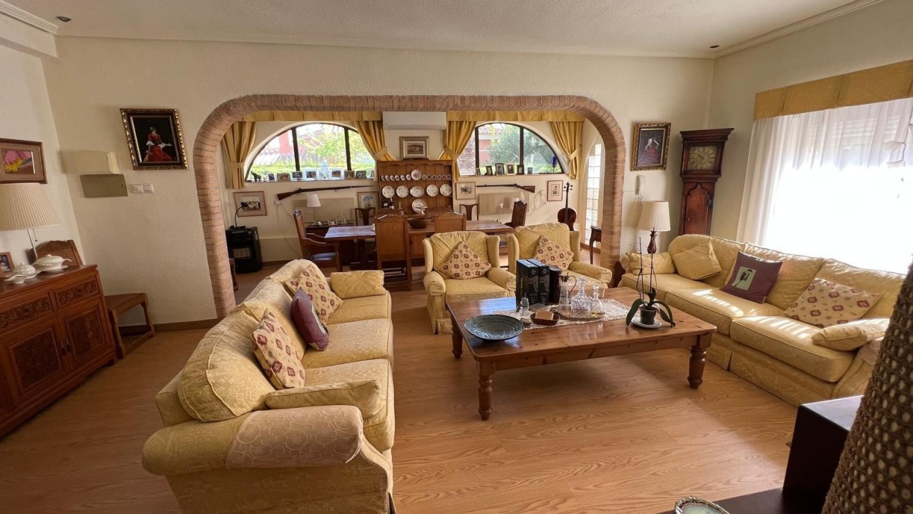 Resale - Villa - Cabo Roig