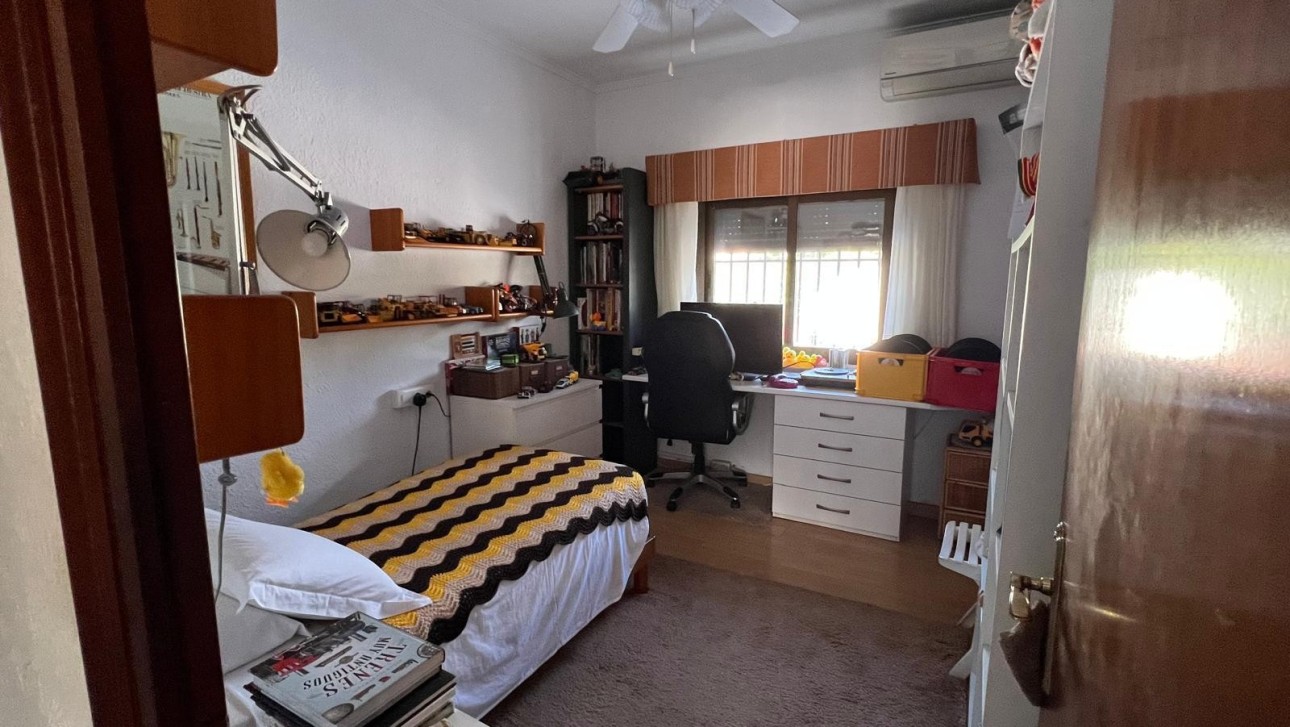 Resale - Villa - Cabo Roig