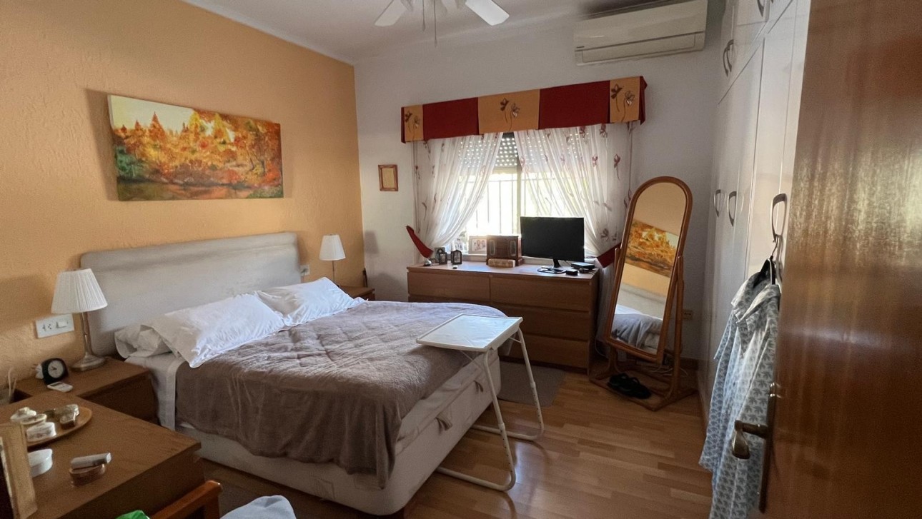 Resale - Villa - Cabo Roig