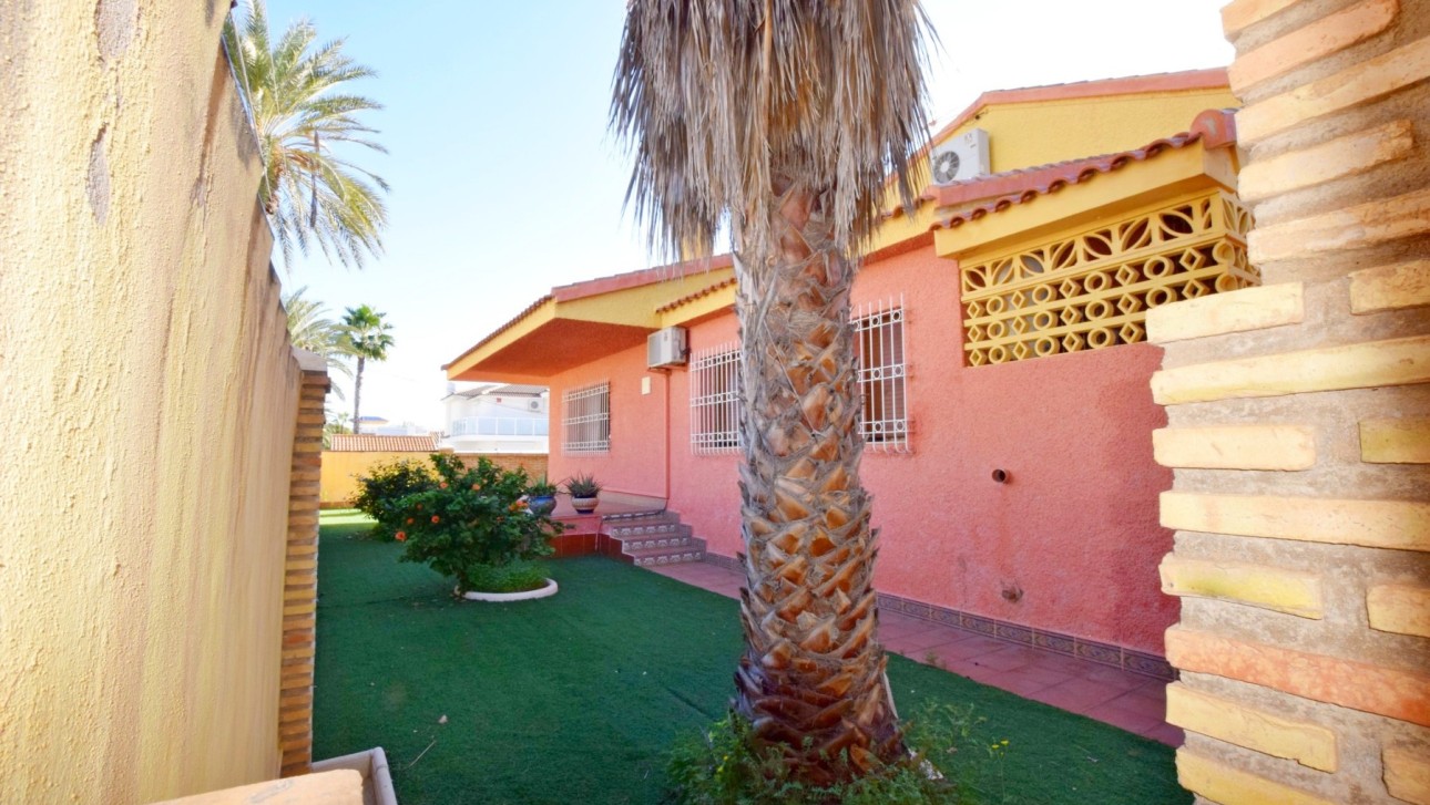 Resale - Villa - Orihuela Costa - Cabo Roig