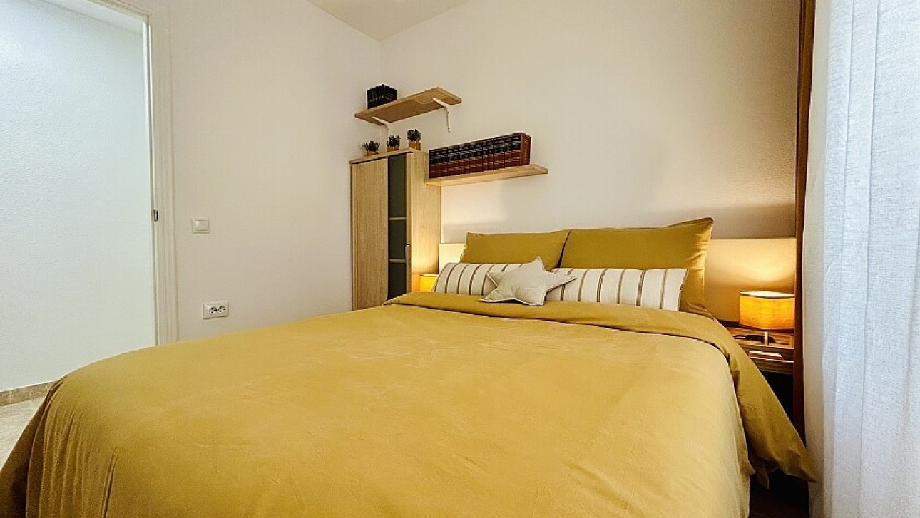 Resale - Apartment - Torrevieja - Playa del Acequión