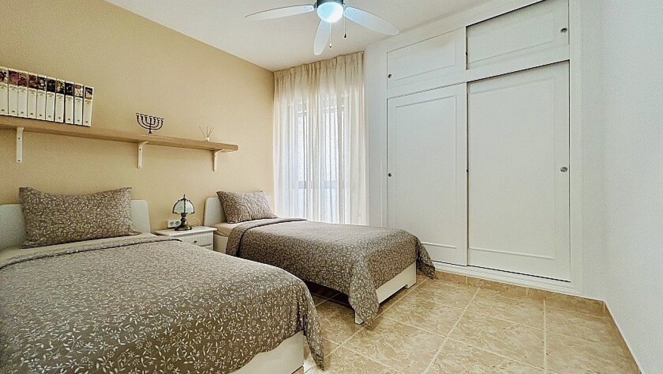 Resale - Apartment - Torrevieja - Playa del Acequión