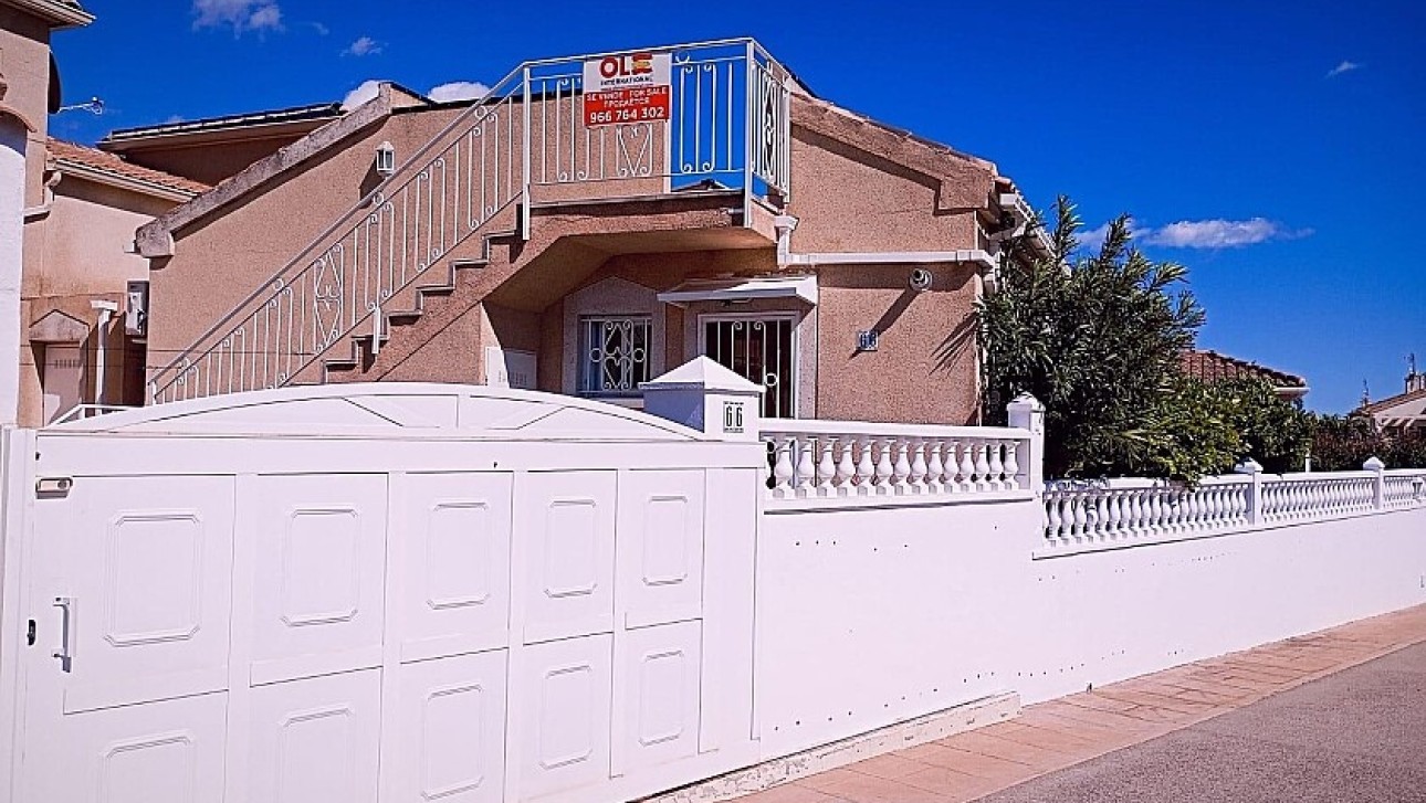 Resale - Villa - Torrevieja - Los Altos