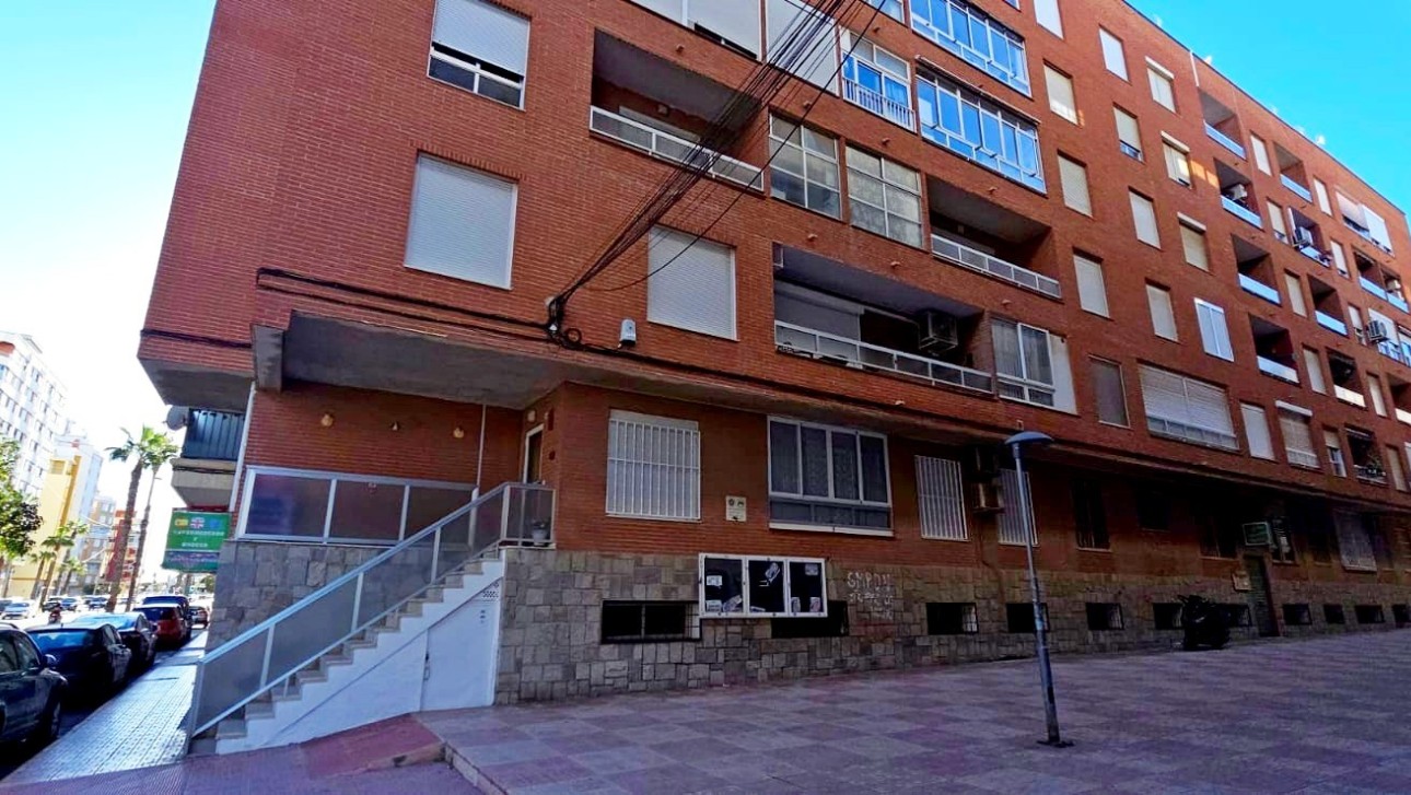 Resale - Commercial - Torrevieja - Playa del Acequión