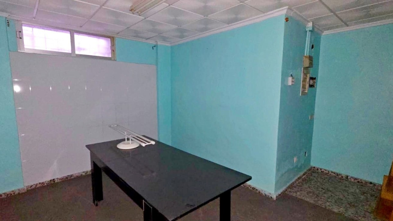 Resale - Commercial - Torrevieja - Playa del Acequión