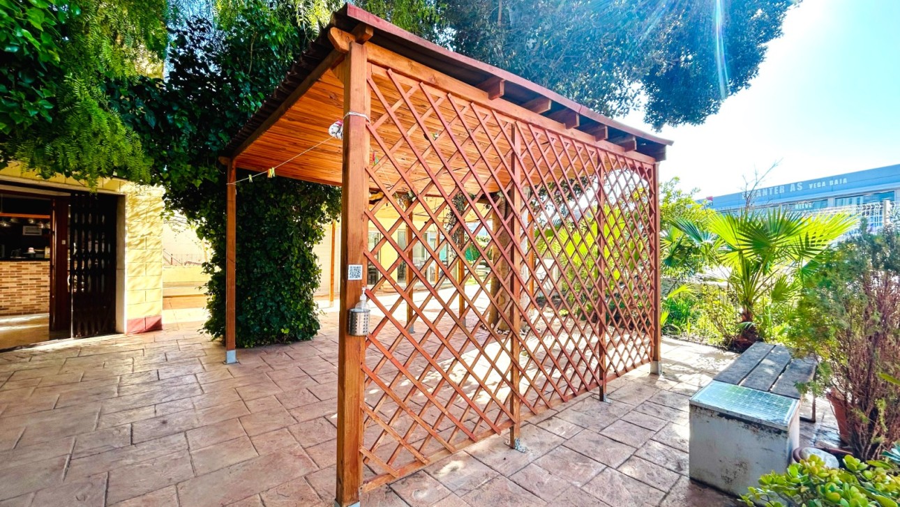 Resale - Commercial - Daya Nueva - Pueblo