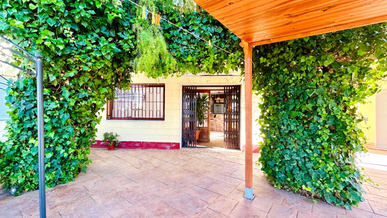 Resale - Commercial - Daya Nueva - Pueblo