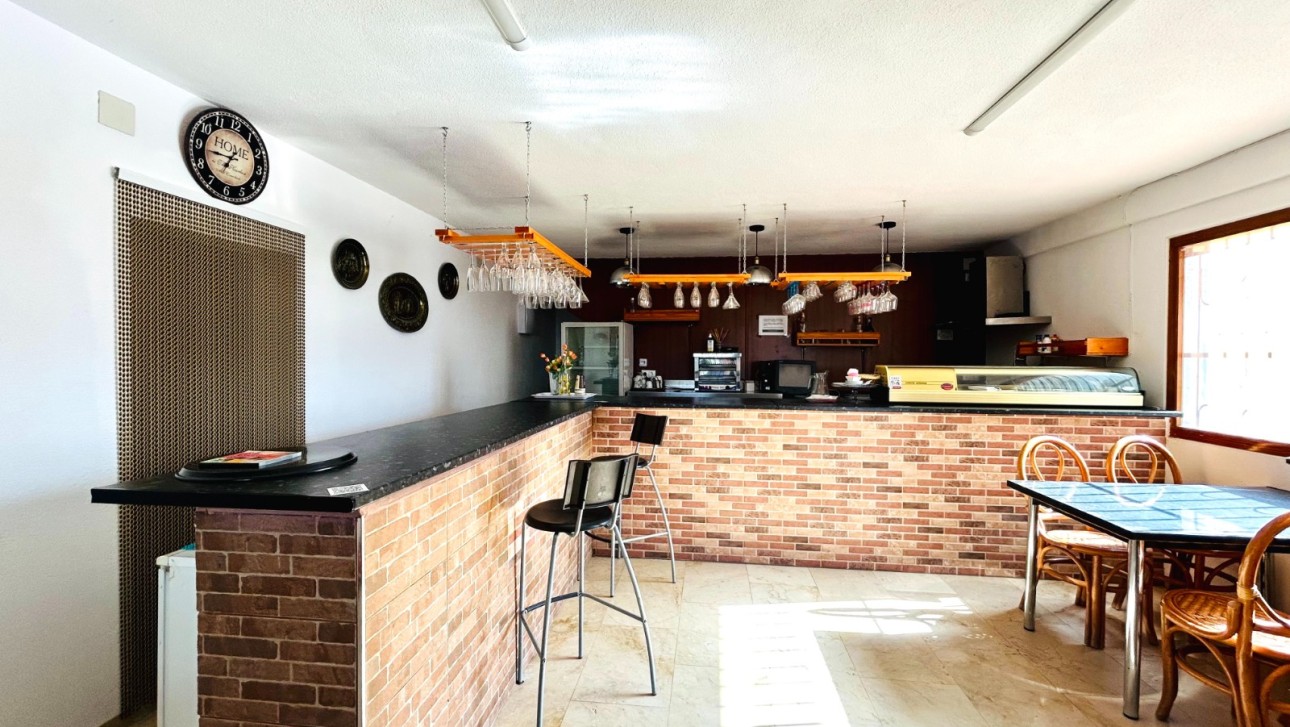 Resale - Commercial - Daya Nueva - Pueblo