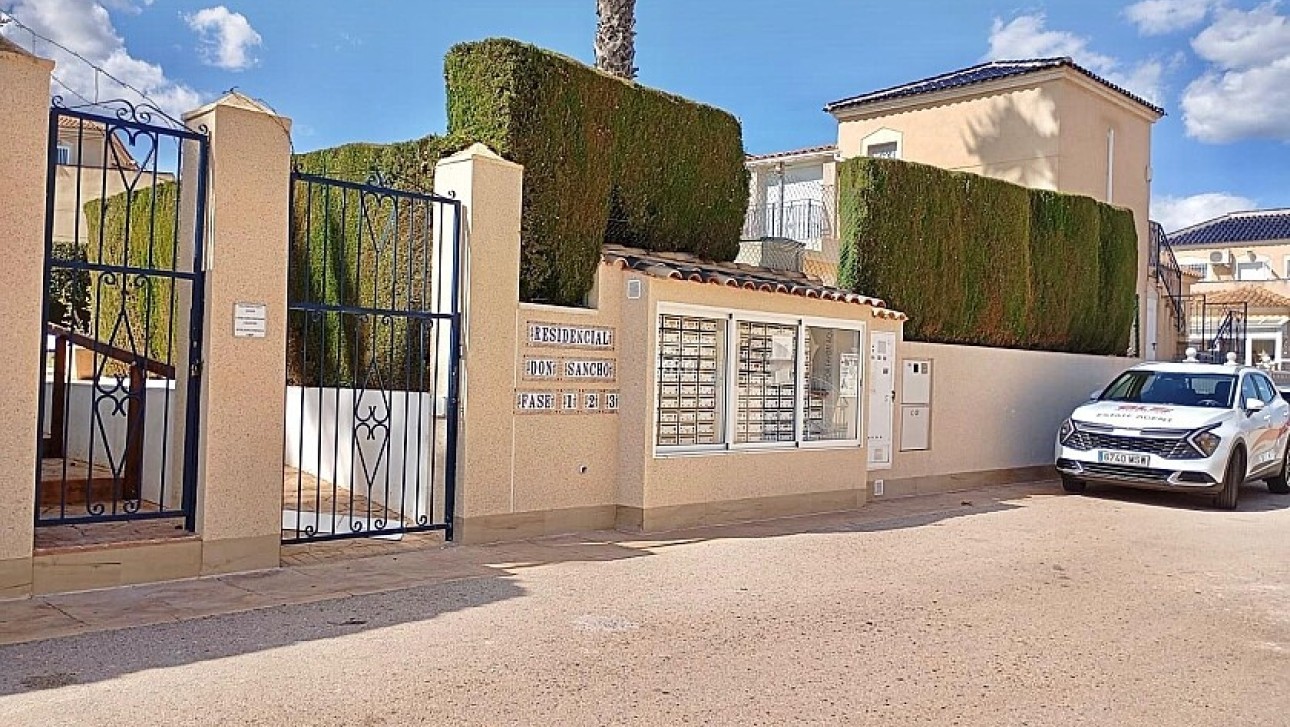 Resale - Villa - Torrevieja - Los Altos